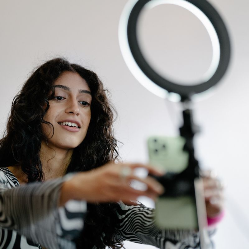 Phone Ring Light - Clip On LED Selfie Light with 3 Colour Modes